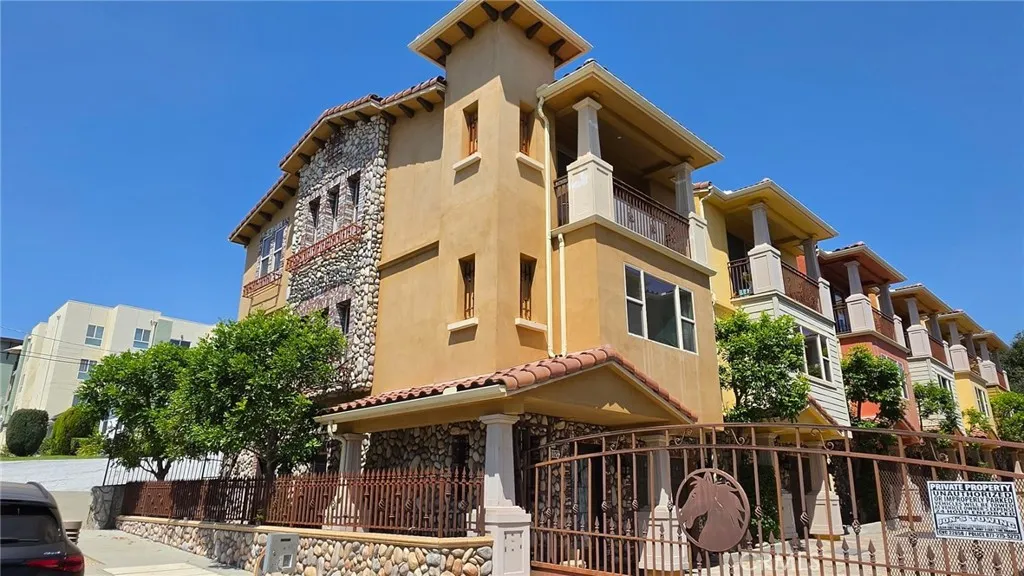 Tujunga, CA 91042