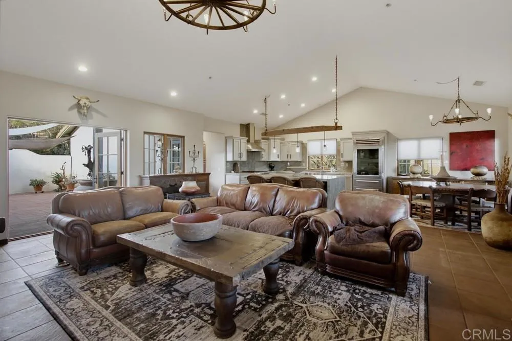 https://cdn.realtyfeed.com/cdn/127/306787247/1ea7ad715595f647bf761881b4037ce1.webp