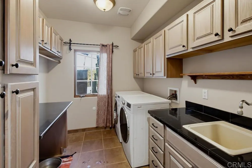 https://cdn.realtyfeed.com/cdn/127/306787247/27d3492efcee1e4ccb1e118bd8898f86.webp