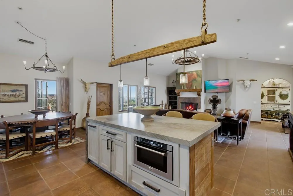 https://cdn.realtyfeed.com/cdn/127/306787247/e4047e38ded509d488edffb96a2ad4ef.webp