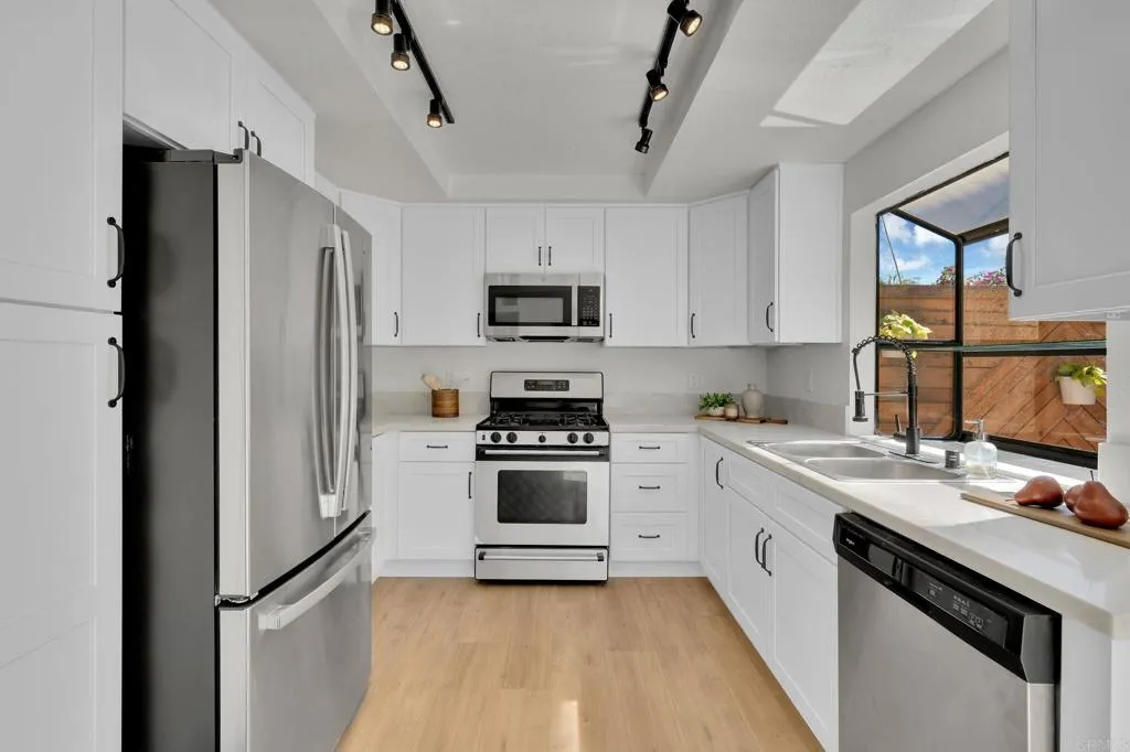 https://cdn.realtyfeed.com/cdn/127/306787263/74fd014382a6d8756bf526f8d01f6add.webp