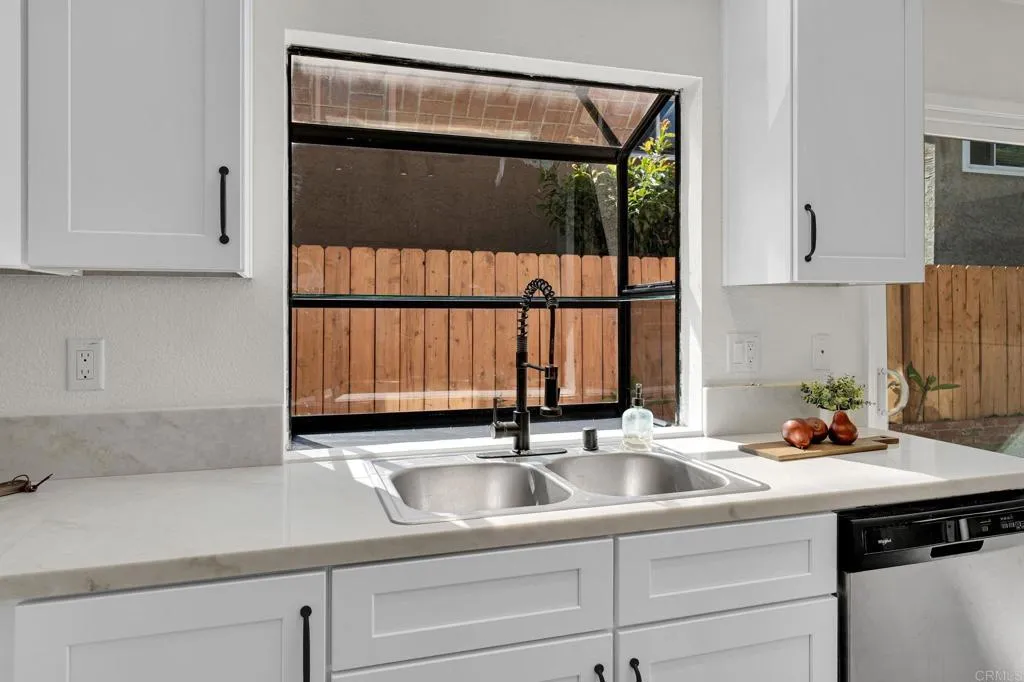 https://cdn.realtyfeed.com/cdn/127/306787263/c018b0f37409d40cc02b300f4f863e43.webp