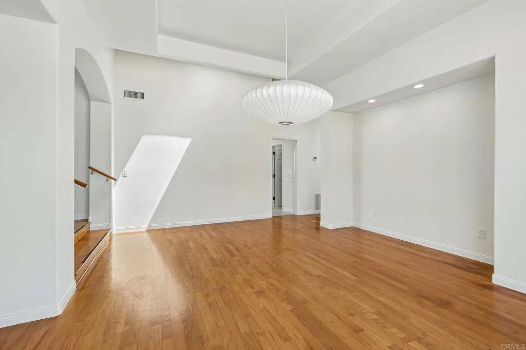 https://cdn.realtyfeed.com/cdn/127/306787296/4044e2180e7331ed9268ad917a97312f.webp