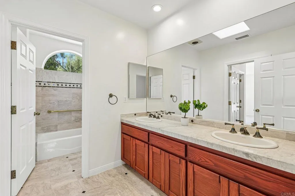 https://cdn.realtyfeed.com/cdn/127/306787296/49c0263c525d0b90a8963f7d0882df3a.webp