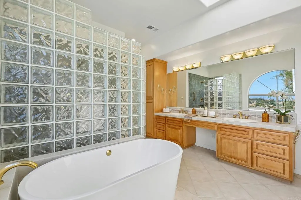 https://cdn.realtyfeed.com/cdn/127/306787296/4c3a40cfac10cc9ef66a28c0634c13f9.webp