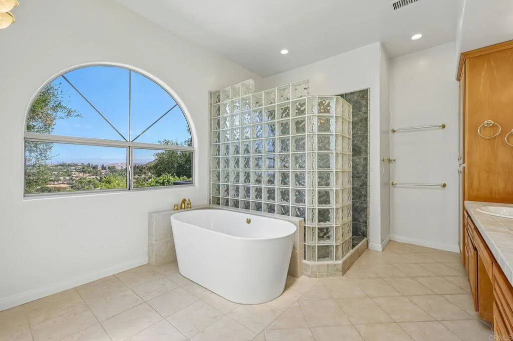 https://cdn.realtyfeed.com/cdn/127/306787296/634ab1bd37a16e2ec152883c8c36b711.webp