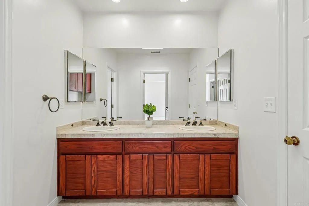https://cdn.realtyfeed.com/cdn/127/306787296/914e403109f04c2b0c214325bd95f92e.webp