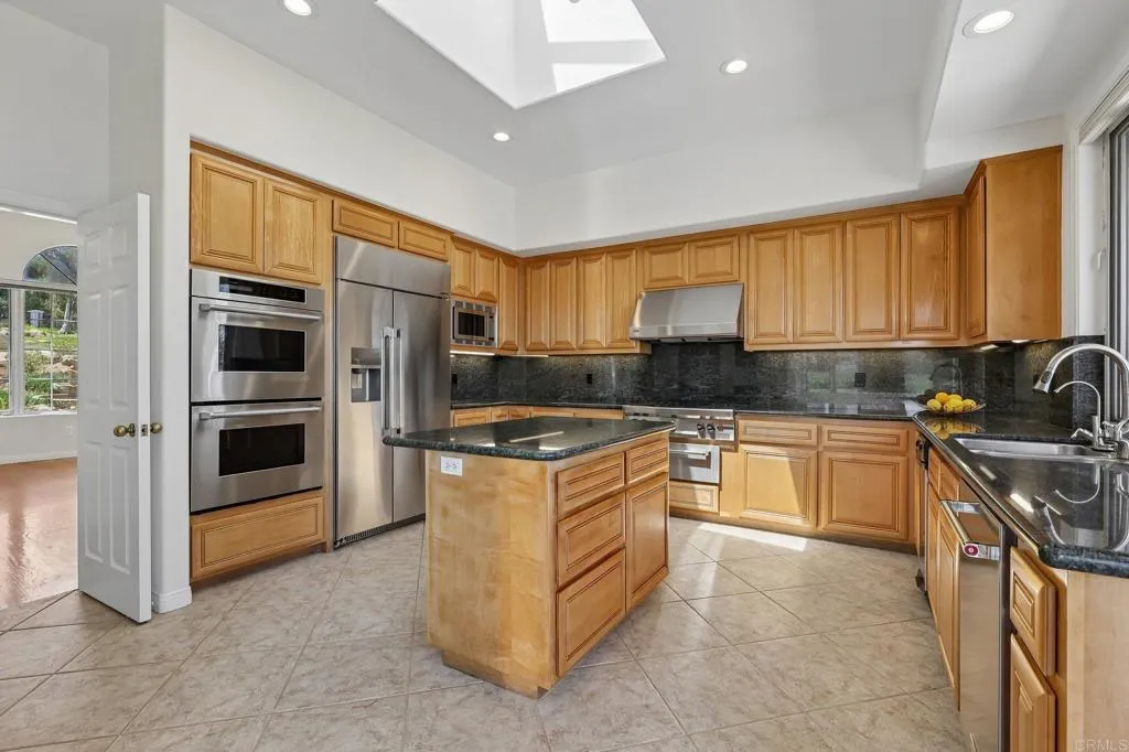 https://cdn.realtyfeed.com/cdn/127/306787296/a1ec5646dfe4de65abe6f34a390996ba.webp