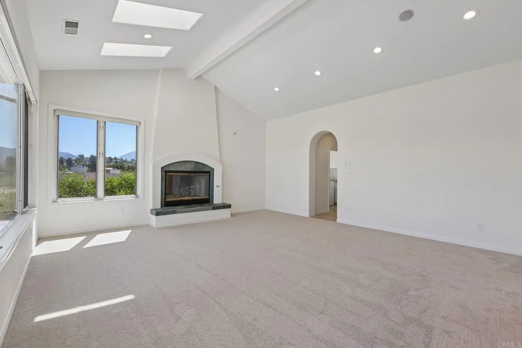 https://cdn.realtyfeed.com/cdn/127/306787296/bb05d8d79b9fb8a3e2ee0b3f6c167c43.webp