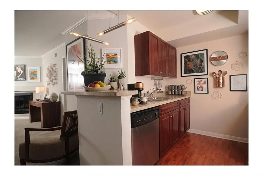 Woodland Hills, CA 91367