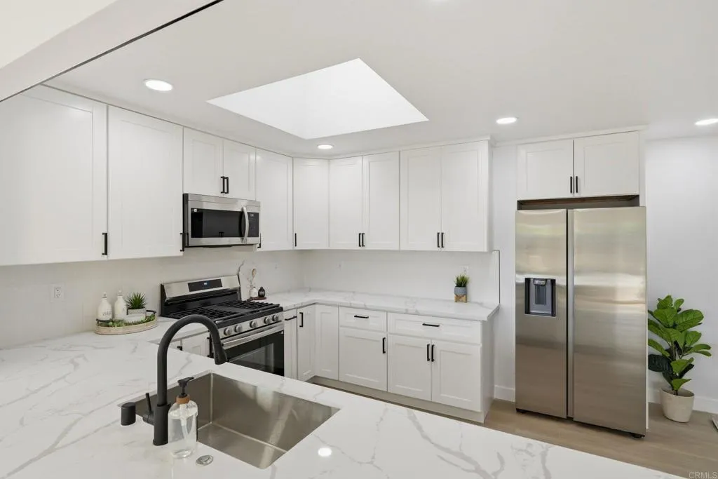 https://cdn.realtyfeed.com/cdn/127/306787368/b1aa8fa5e9dd421196ba2ef56860ae7e.webp
