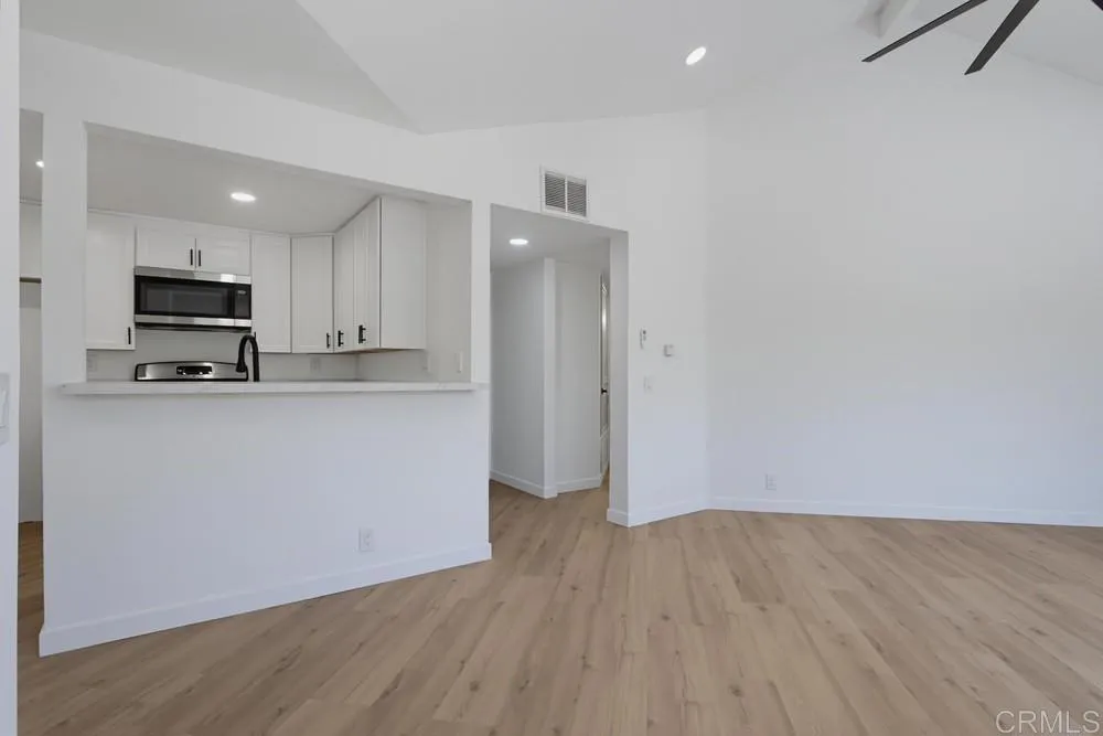 https://cdn.realtyfeed.com/cdn/127/306787386/36423bad4ab3a31011956c3141396e07.webp