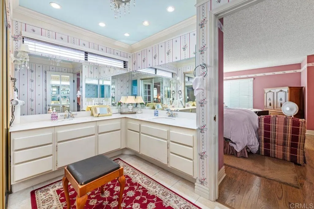 https://cdn.realtyfeed.com/cdn/127/306787506/24bf66db7b189ff977fef68486a0e6be.webp