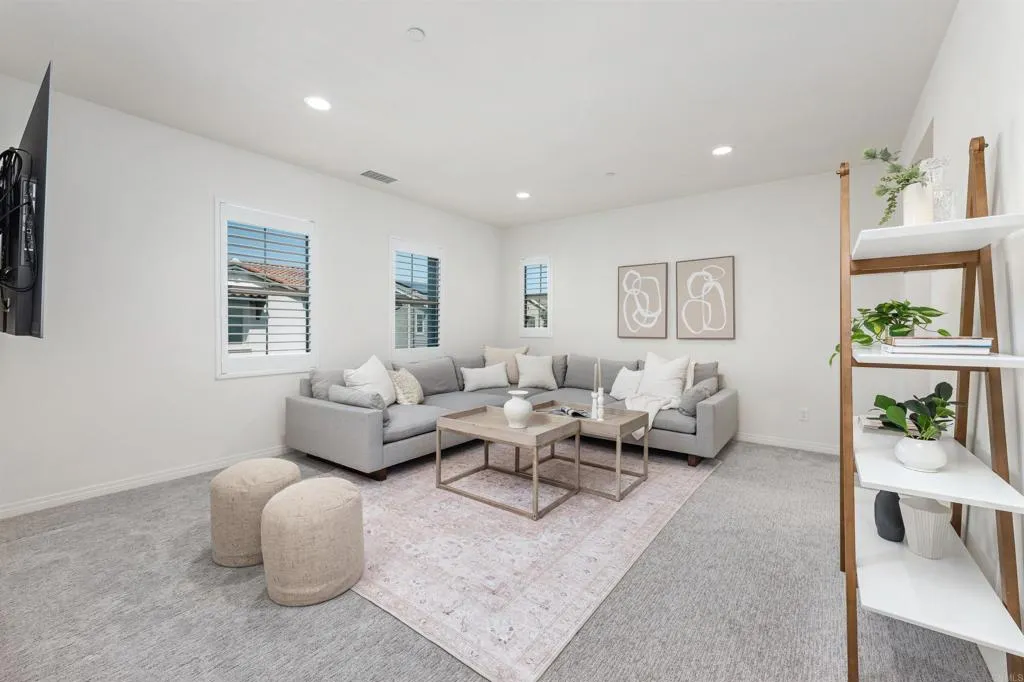 https://cdn.realtyfeed.com/cdn/127/306787551/0bebda494307e5b1a96384b9bfb99a32.webp