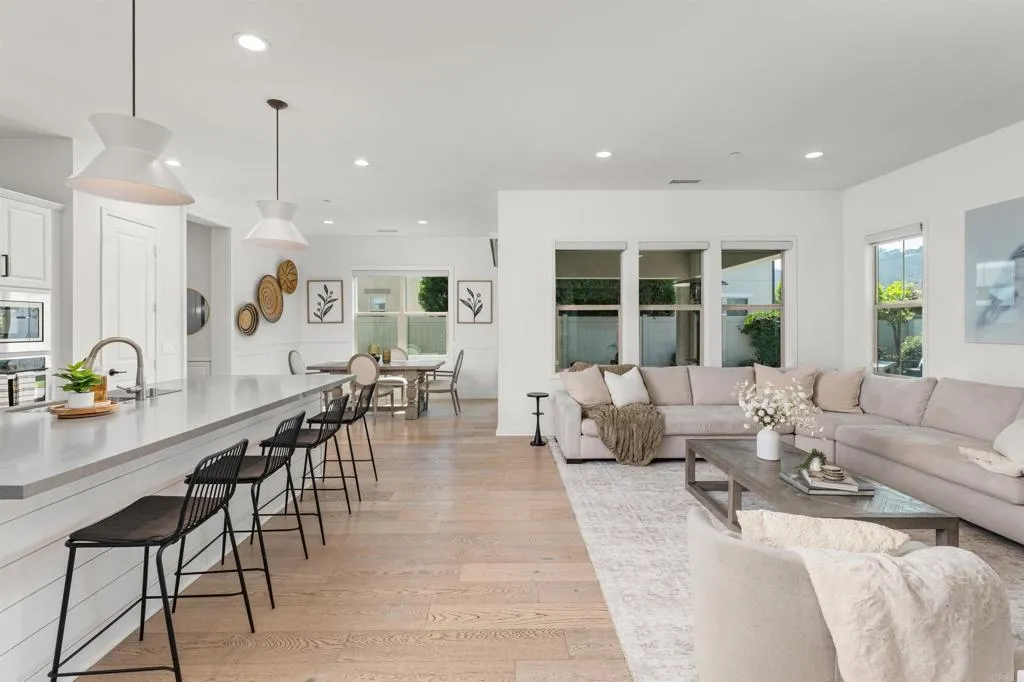 https://cdn.realtyfeed.com/cdn/127/306787551/653b4a8b0179b5a83ed48cd410d5cec0.webp