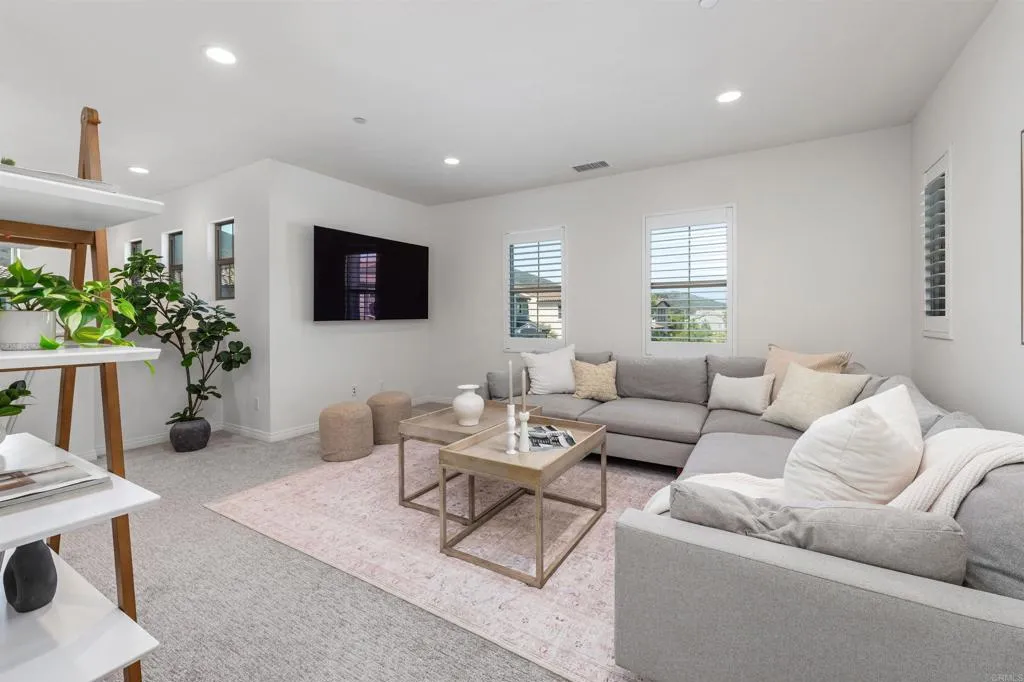 https://cdn.realtyfeed.com/cdn/127/306787551/82b25670bac109340de710d9996ec937.webp