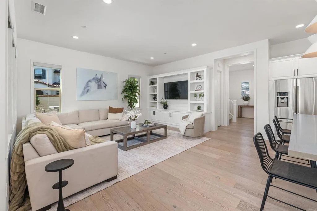 https://cdn.realtyfeed.com/cdn/127/306787551/f16cc2b24e45b276f67eca149c8e6e67.webp