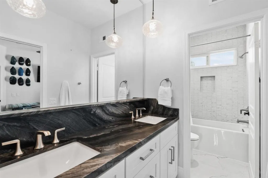 https://cdn.realtyfeed.com/cdn/127/306787591/e121f23ef9dd61d3544ccd16b814f979.webp