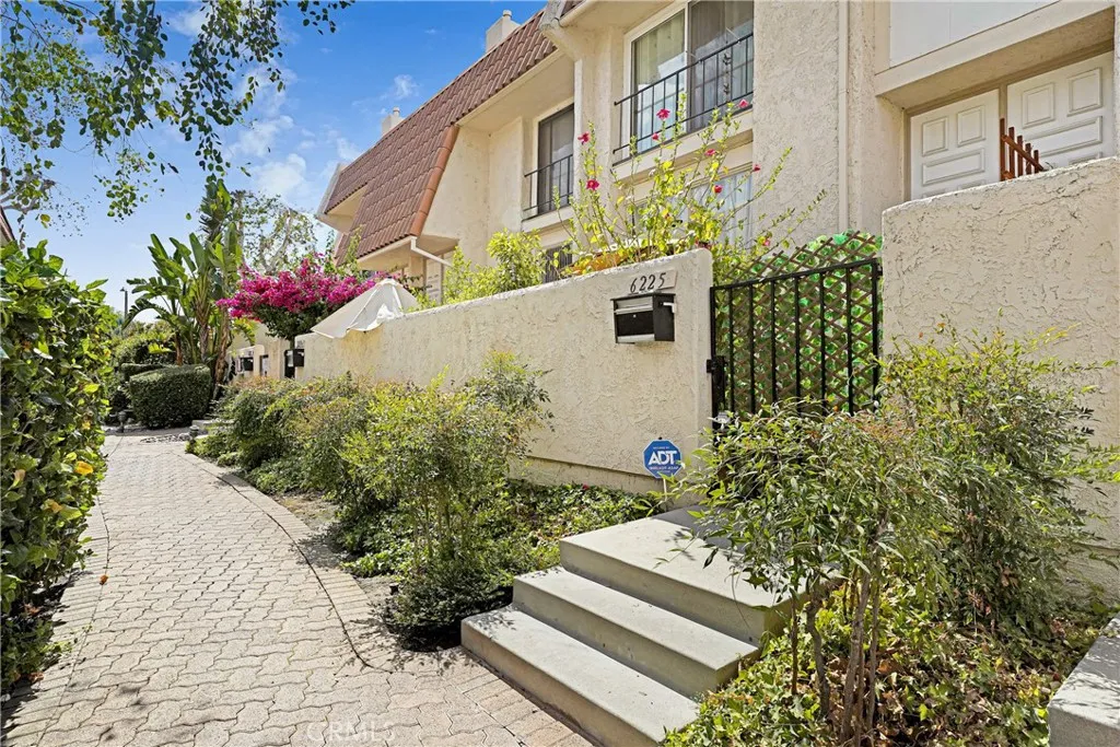 Woodland Hills, CA 91367