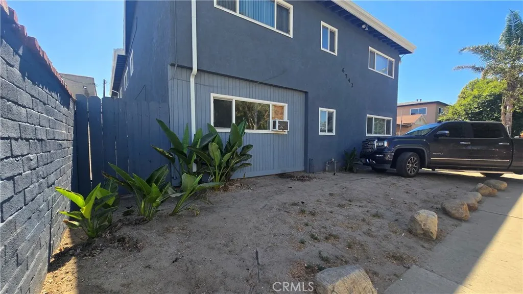 North Hollywood, CA 91606