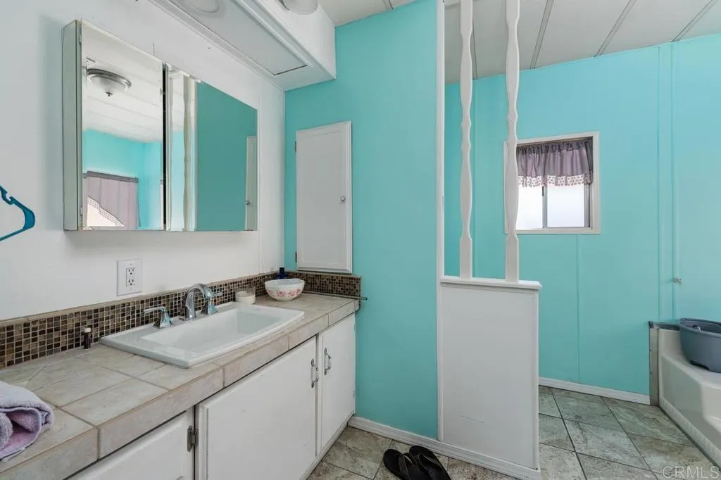 https://cdn.realtyfeed.com/cdn/127/306787815/1b71550cccd055a4b64235981815c07f.webp