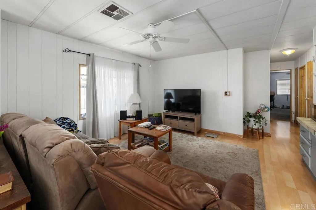 https://cdn.realtyfeed.com/cdn/127/306787815/79fd9e884e28ad86dc4a2171d4bf60e5.webp