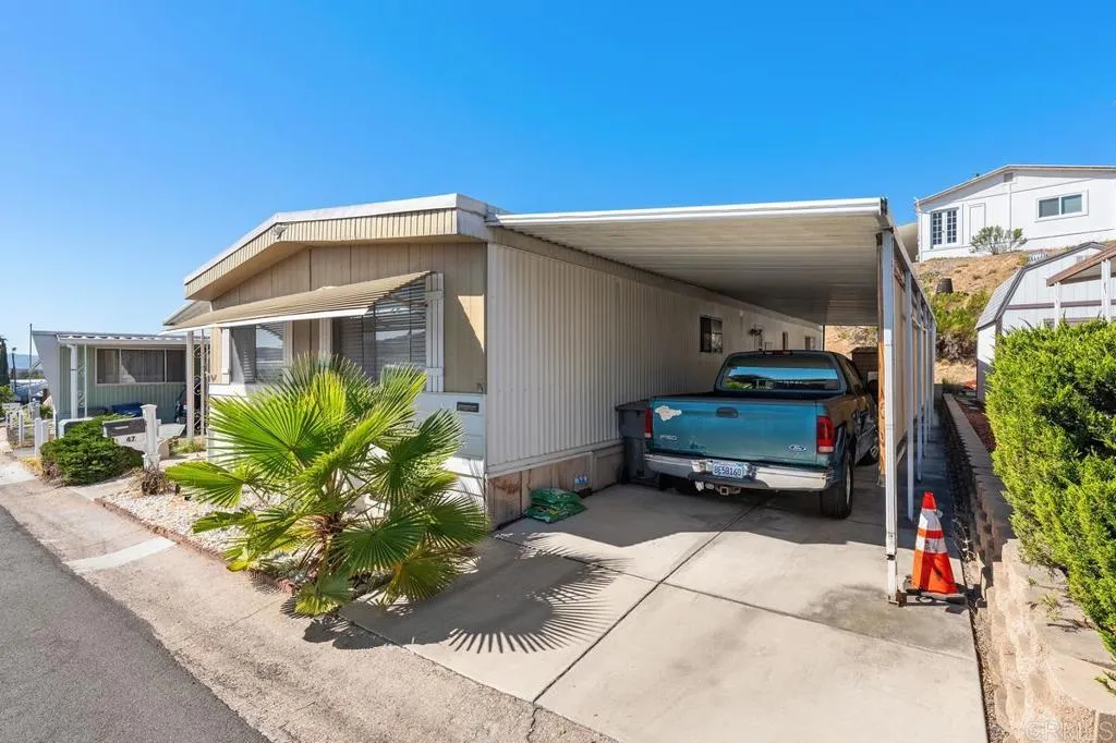 https://cdn.realtyfeed.com/cdn/127/306787815/c1a1cf6a3bea9a18ffbe59e4edf2bf17.webp