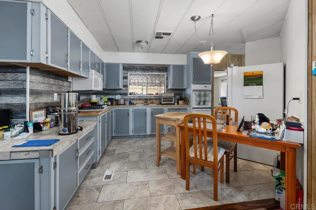 https://cdn.realtyfeed.com/cdn/127/306787815/e210fffd9a1e8491673b5c2e48ecbdb6.webp