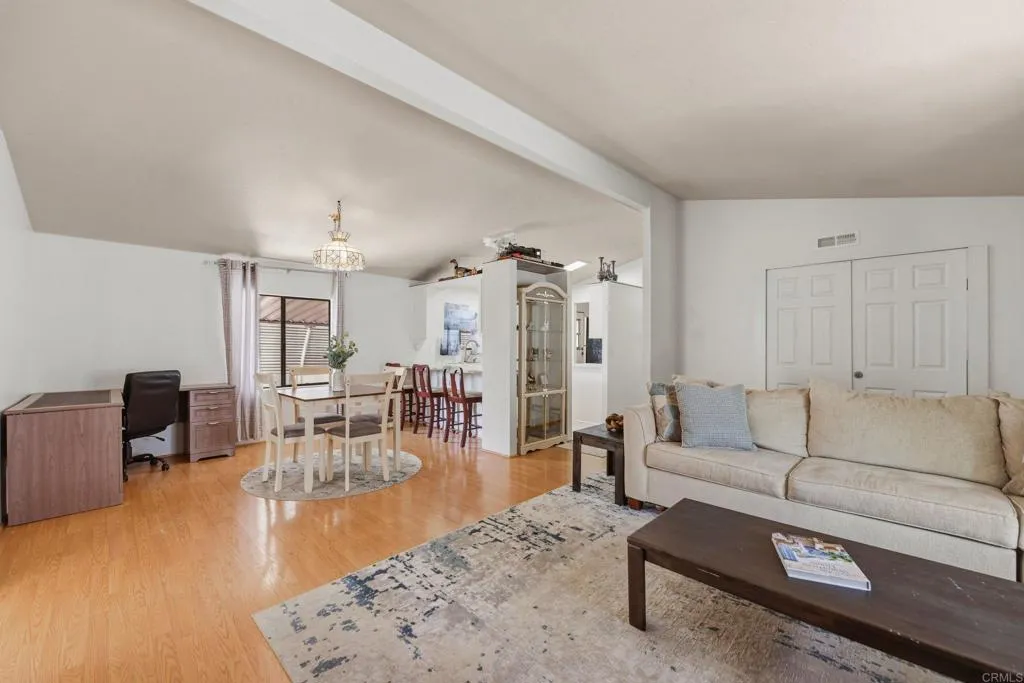 https://cdn.realtyfeed.com/cdn/127/306787816/14f3e32e0cd56a38d36a0c81c7b1cdcf.webp