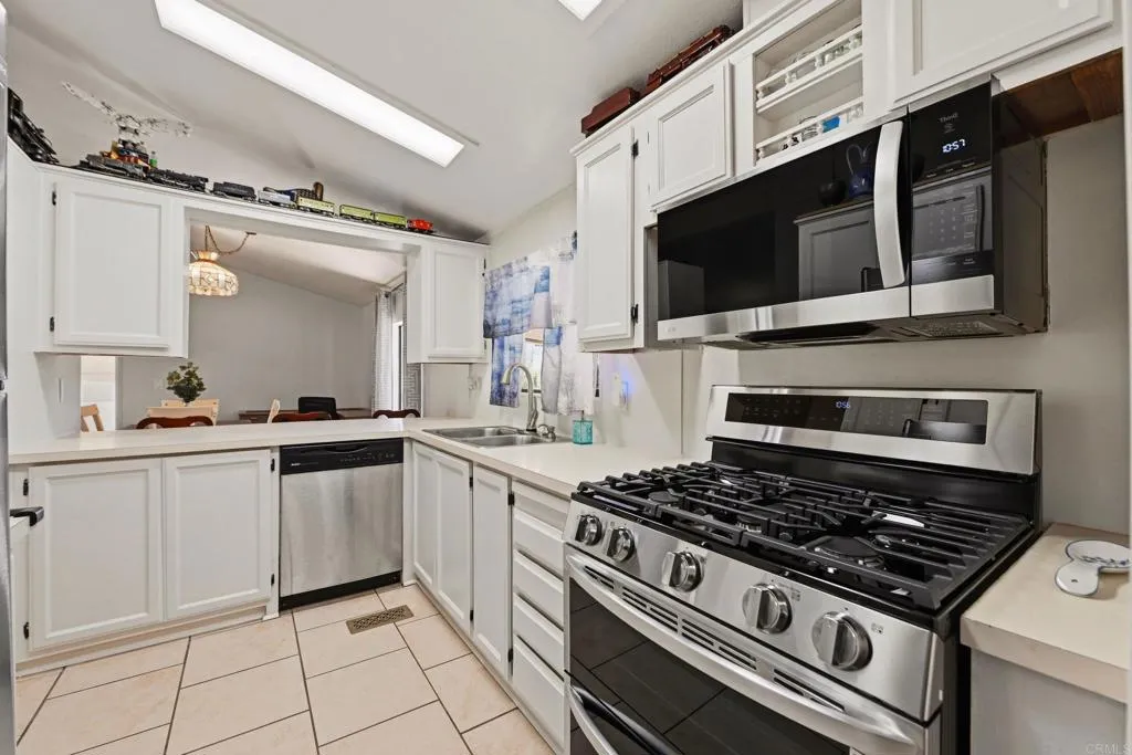 https://cdn.realtyfeed.com/cdn/127/306787816/1ba5cc3c6baa75793ccac3715c263a8c.webp