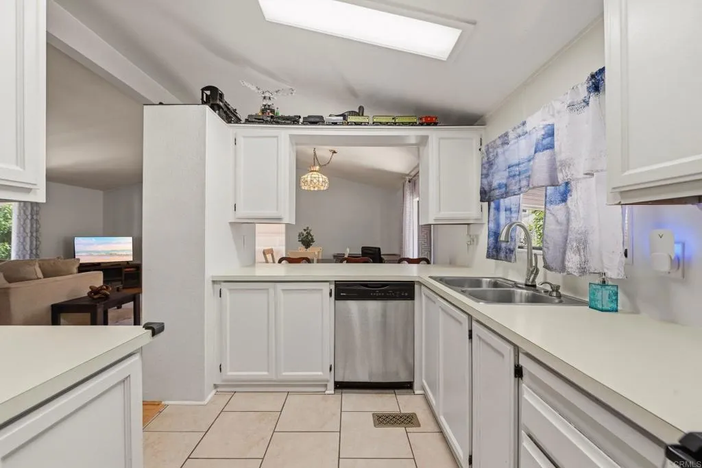 https://cdn.realtyfeed.com/cdn/127/306787816/68daef959145553efd0500878c973bbe.webp