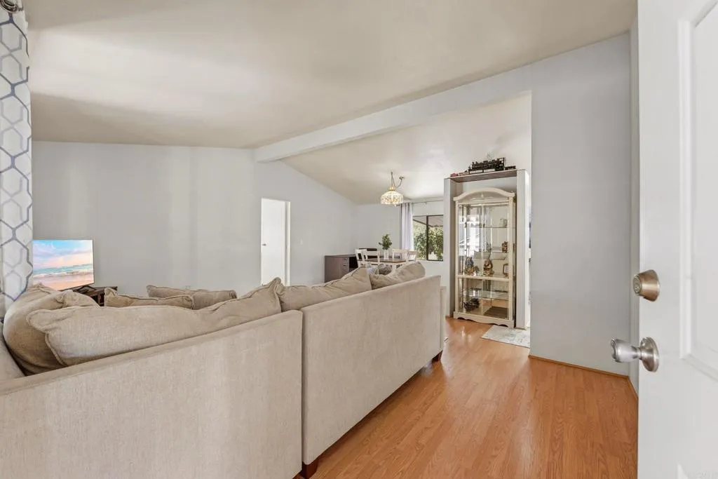 https://cdn.realtyfeed.com/cdn/127/306787816/b494db6de955509bb5f69fa53b108a81.webp