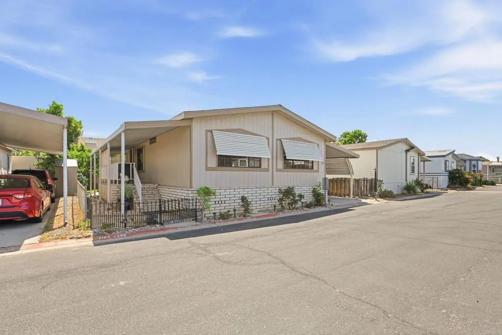 https://cdn.realtyfeed.com/cdn/127/306787816/bd189f18a6d330cf29b12a71ff32d3ef.webp