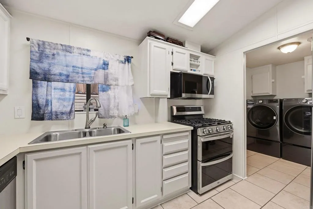 https://cdn.realtyfeed.com/cdn/127/306787816/e4aa31a8c6baaf94d33bb2c68acb726e.webp