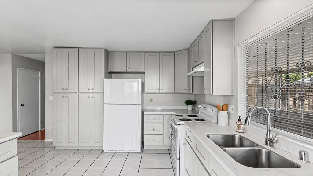 https://cdn.realtyfeed.com/cdn/127/306787830/8318c4a7d60842199c4985cb00ece0fa.webp