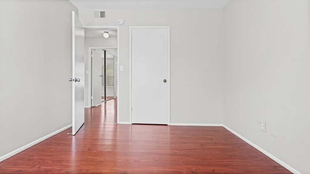 https://cdn.realtyfeed.com/cdn/127/306787830/ee8b8489bfc8b5b25e3bb97bfc33f700.webp