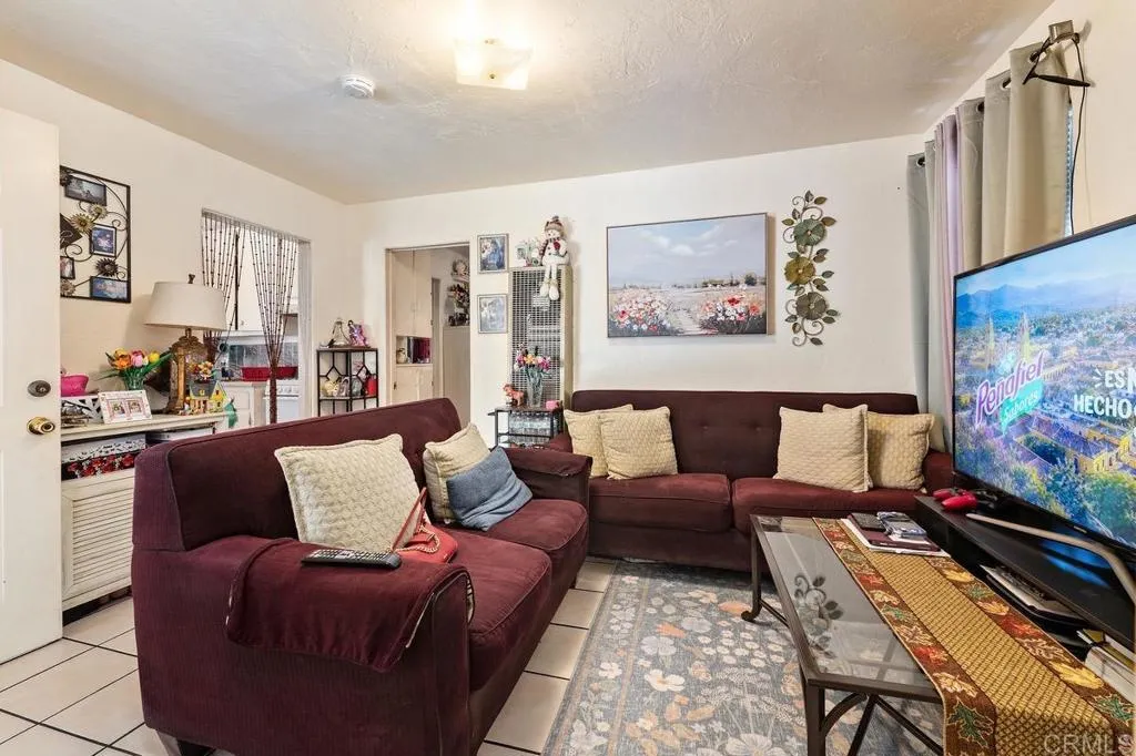 https://cdn.realtyfeed.com/cdn/127/306787833/afb348049bf565408361a1d92b1732e9.webp