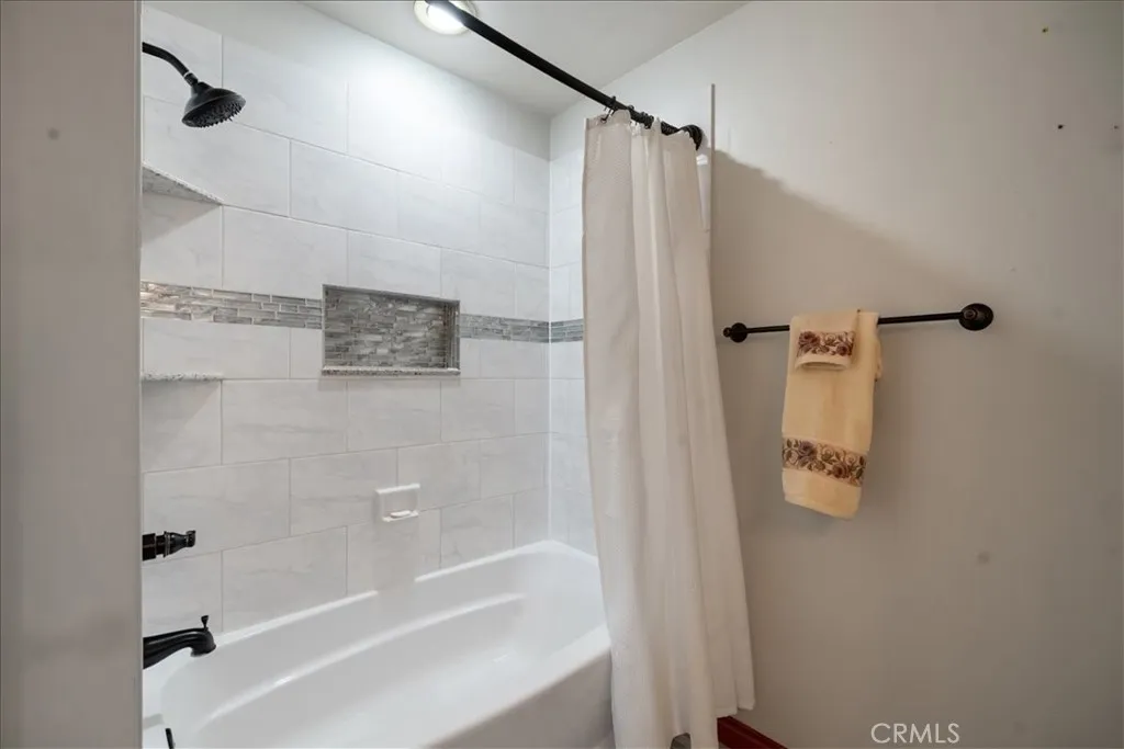 https://cdn.realtyfeed.com/cdn/127/306787978/ff5a3a6a2d9d8cf12ae81604ae07c9d0.webp