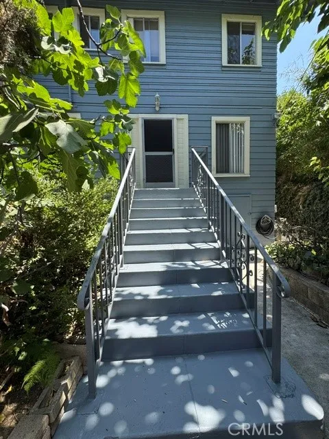 Los Angeles, CA 90068
