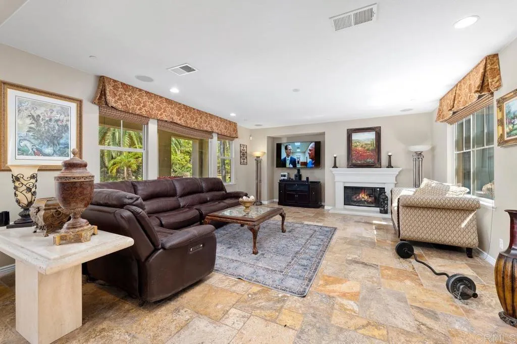 https://cdn.realtyfeed.com/cdn/127/306788045/22f9847b36b0894e8b2515a3177a4883.webp