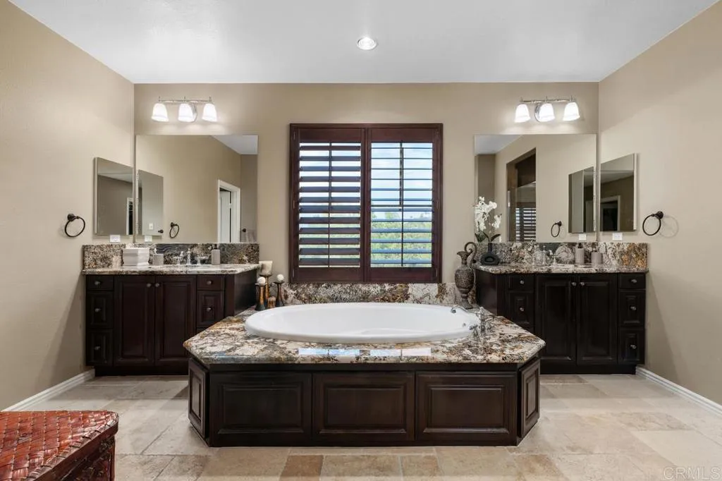 https://cdn.realtyfeed.com/cdn/127/306788045/921a9d688e4da0a8f9564bc49ba74ab8.webp
