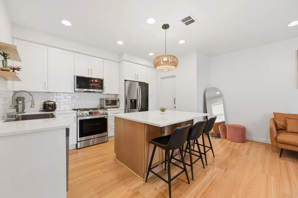 Photo #8: PTP2606030 Listing: Photo #8