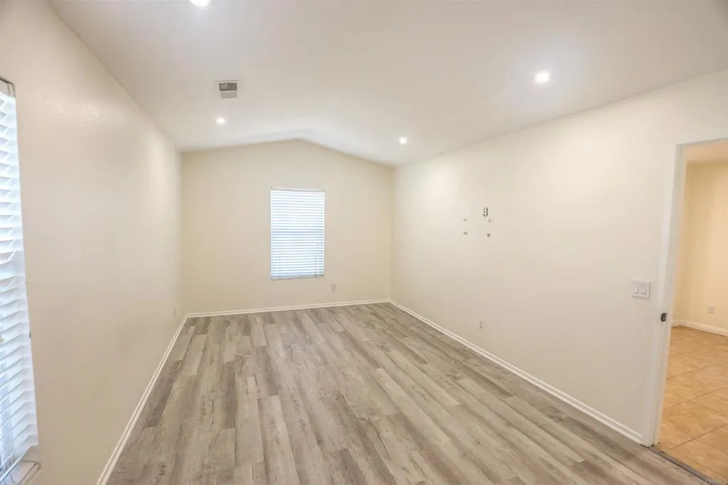 https://cdn.realtyfeed.com/cdn/127/306788175/f85b9b64de1e58c538567280410514ba.webp