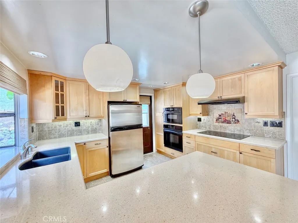 https://cdn.realtyfeed.com/cdn/127/306788221/2ed97945bef8f78765db4cb7f96848c1.webp