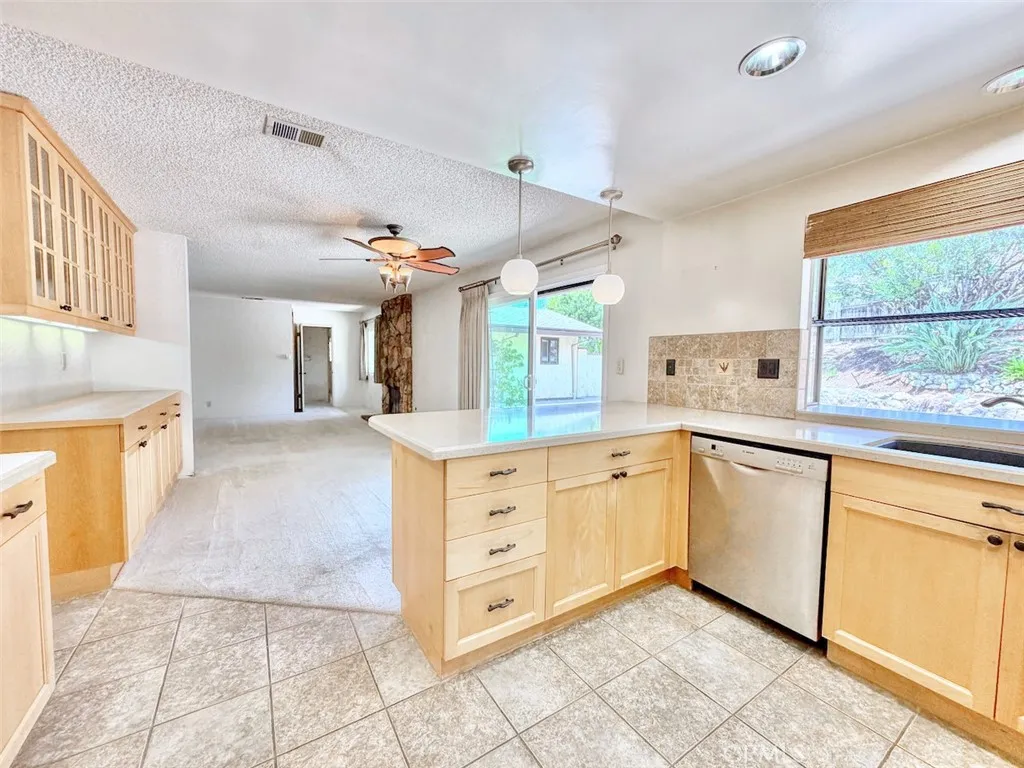 https://cdn.realtyfeed.com/cdn/127/306788221/40732ad97a04e9aac1aa37b6c6f5812b.webp