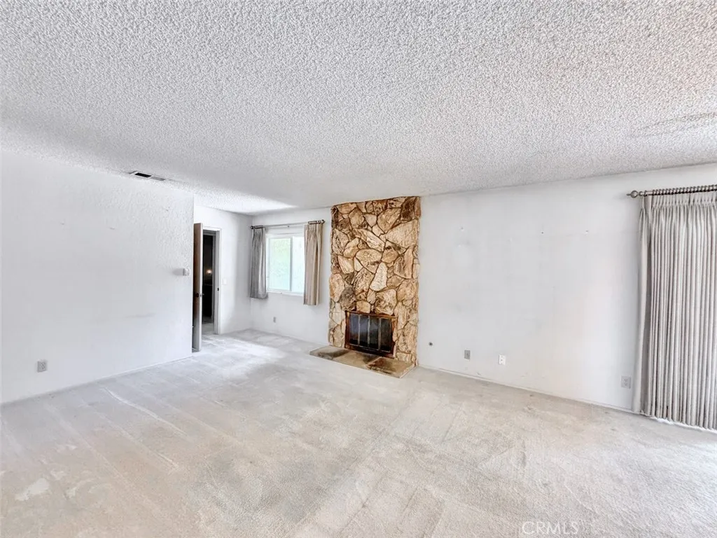 https://cdn.realtyfeed.com/cdn/127/306788221/6a8d6d1bdbf484ad8960023827f24d0a.webp