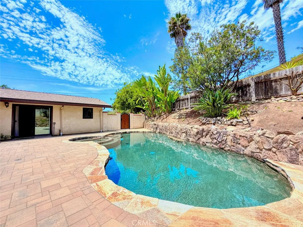 https://cdn.realtyfeed.com/cdn/127/306788221/7cc1df1a521f71d426371e6d93dad62c.webp