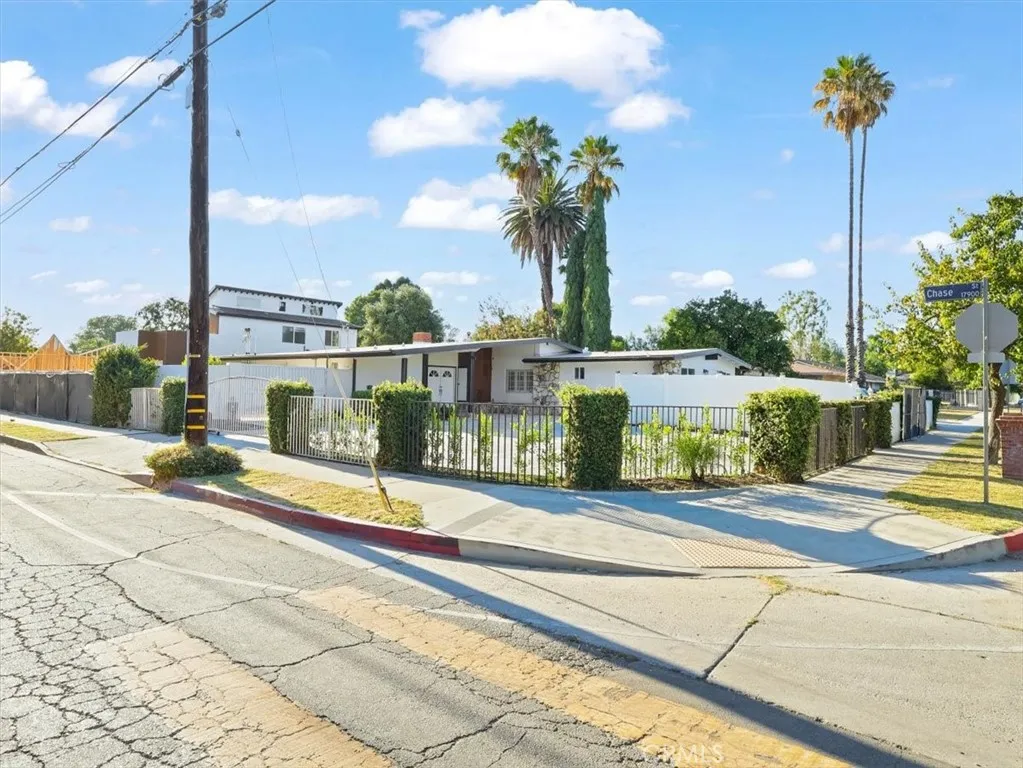 Northridge, CA 90011