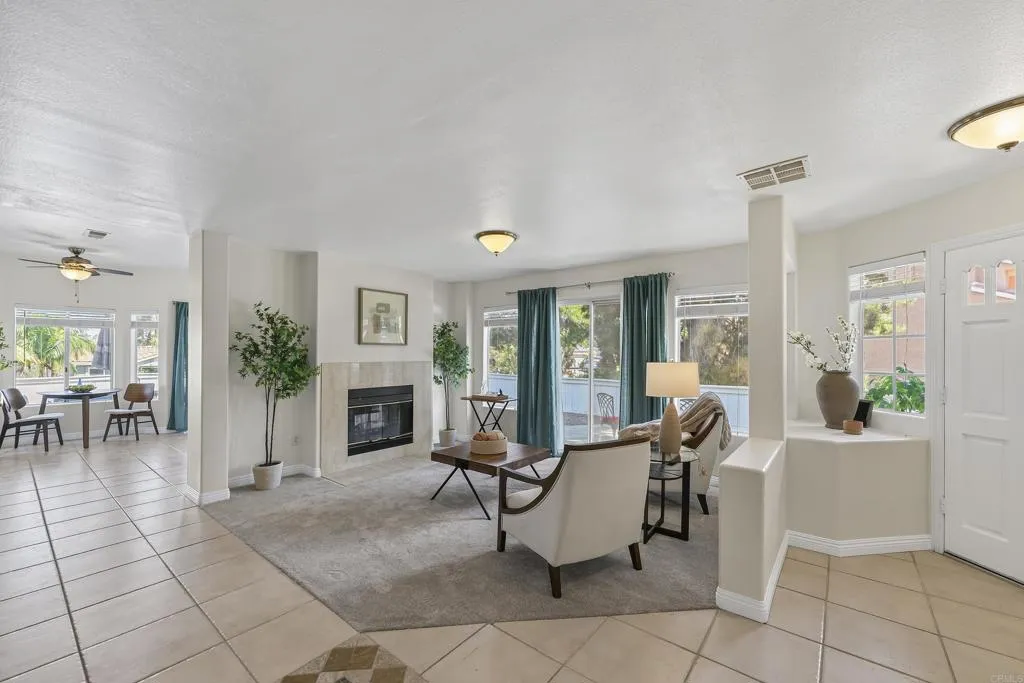 https://cdn.realtyfeed.com/cdn/127/306788382/a0640bdf5f35b62387bf3abae38326fb.webp
