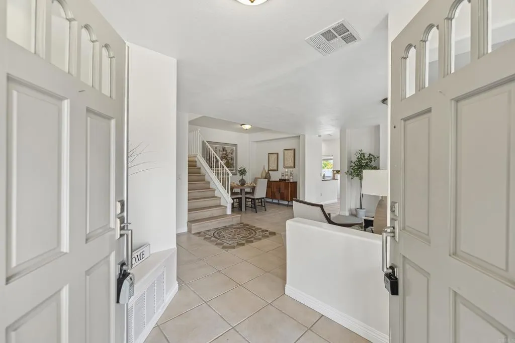 https://cdn.realtyfeed.com/cdn/127/306788382/dee597ae5eb8d4868bd551783ecca253.webp